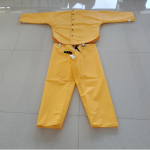 INSULATING SUIT FOR ELECTRICALLY CHARGED OPERATIONS