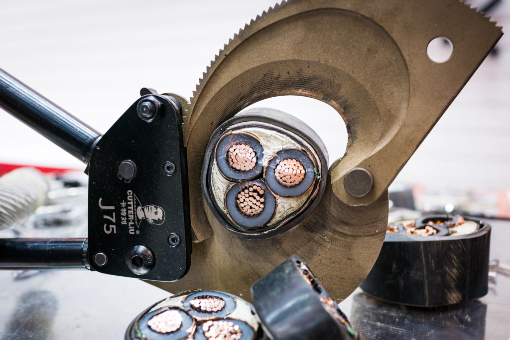 CUTTER-LIU J75 RATCHETING ARMORED CABLE CUTTER
