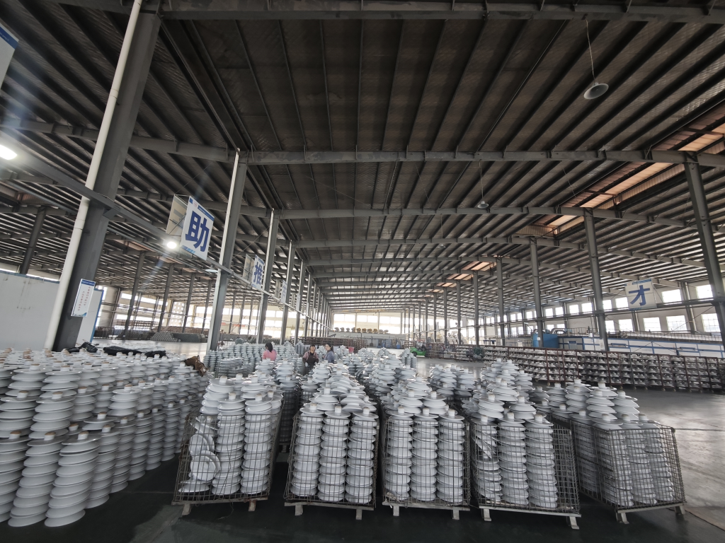DISC-SHAPED SUSPENDED PORCELAIN INSULATOR