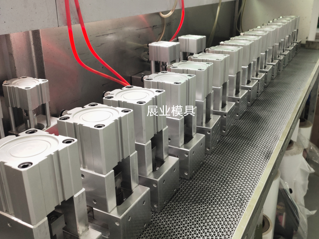 SINGLE-ROW PUNCH DIE