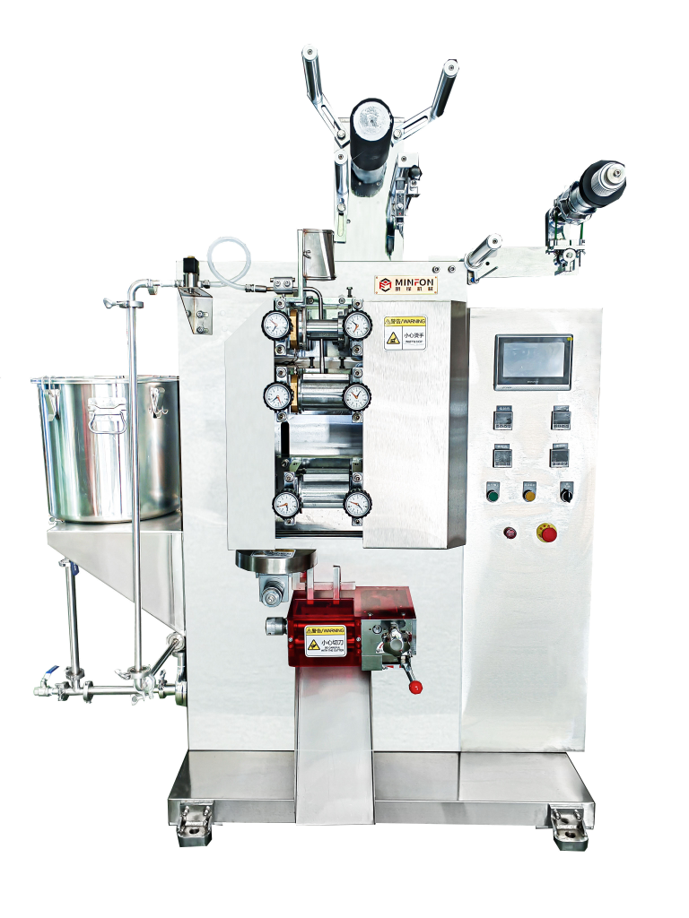 High-speed servo liquid packaging machine