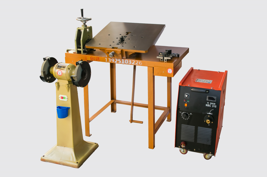 Iron knife manufacturing equipment
