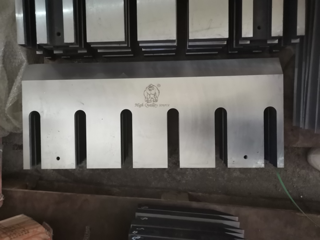 CHIPPER KNIFE