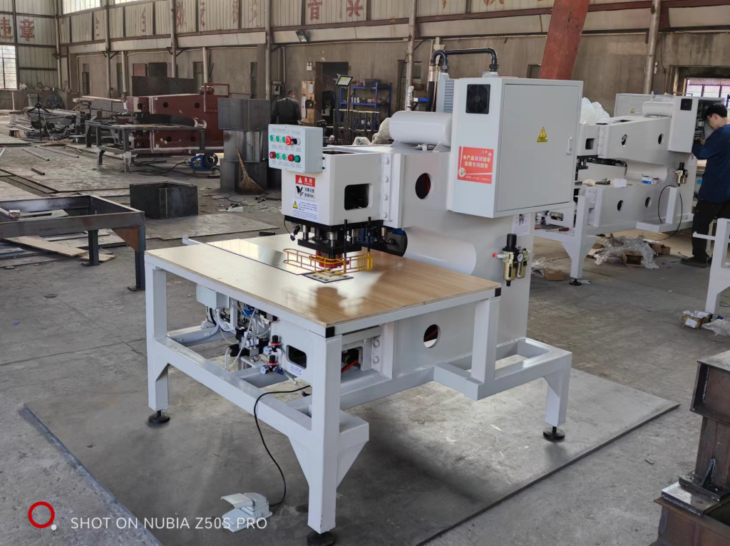 HYDRAULIC AUTOMATIC VENEER PATCHING MACHINE