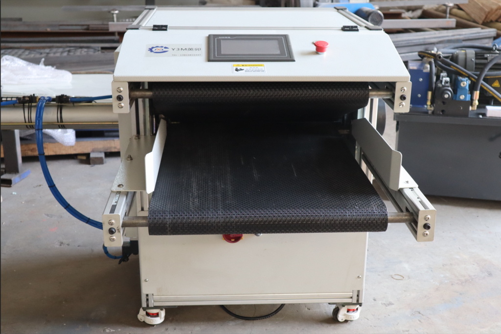 Stationary wrapping machine